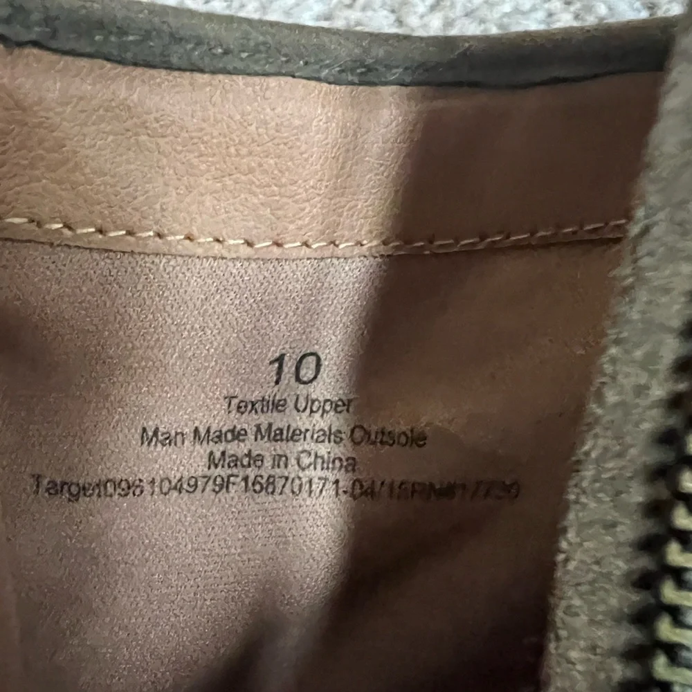 Universal Thread Booties - Picture 2 of 5